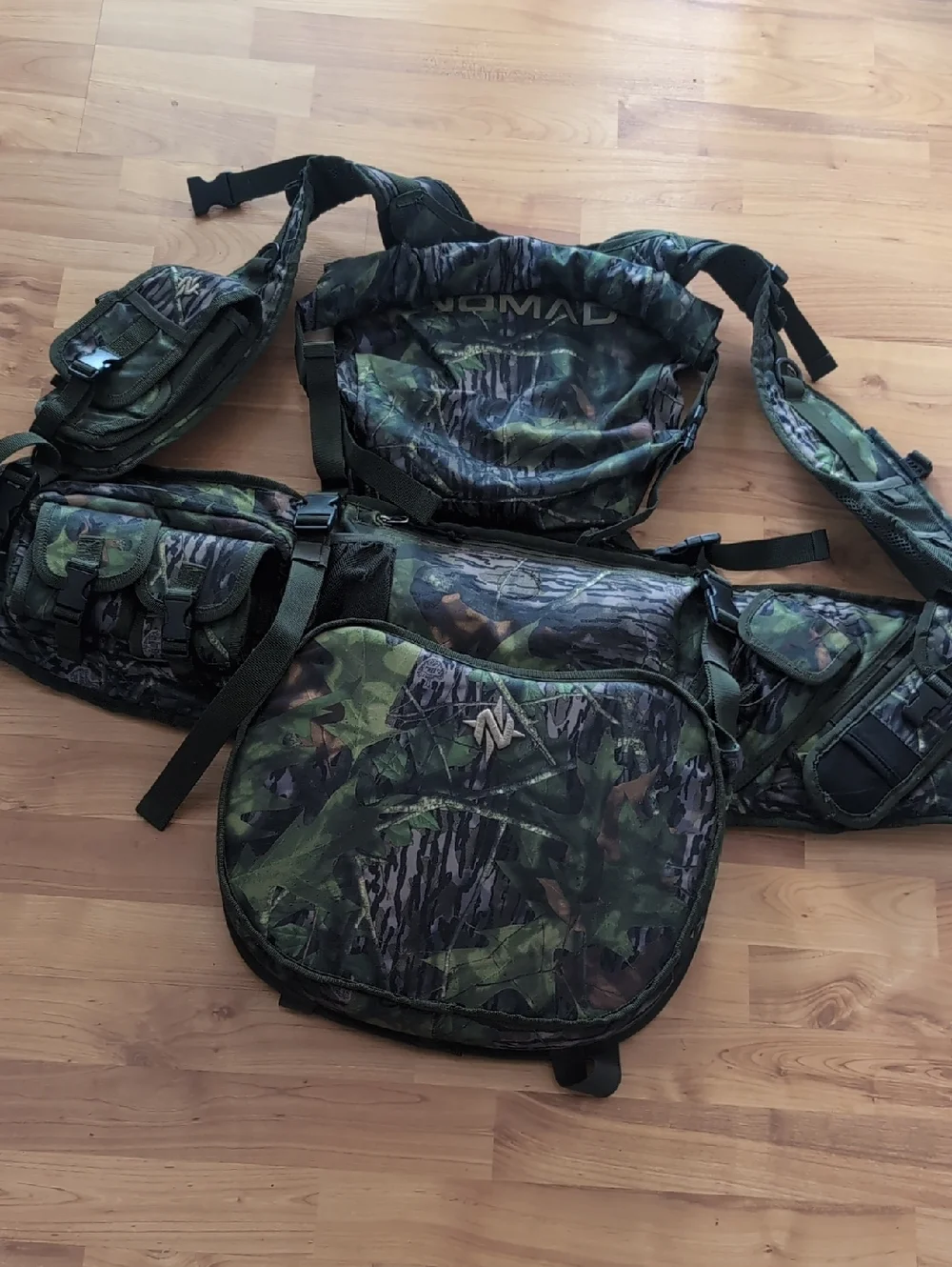 Nomad Pursuit Convertible Turkey Vest Camo Hunting Mossy Oak Padded